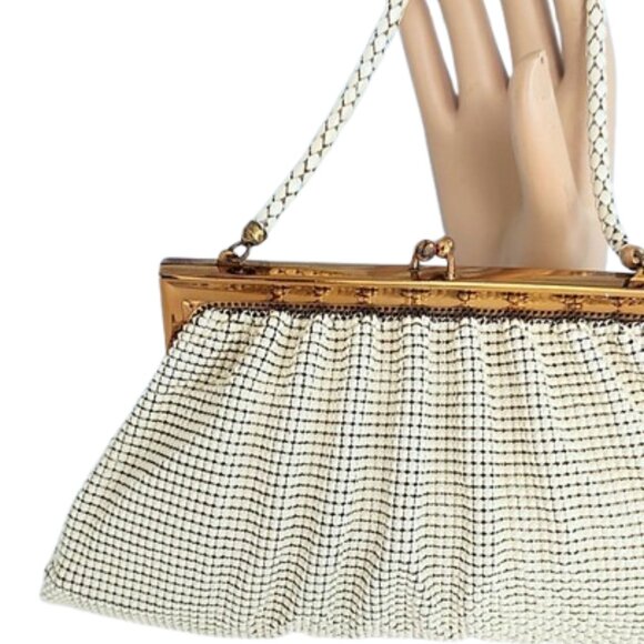1950s Vintage Cream Beaded Metal Mesh Gold Framed Handbag By Whiting & Davis - Picture 3 of 7